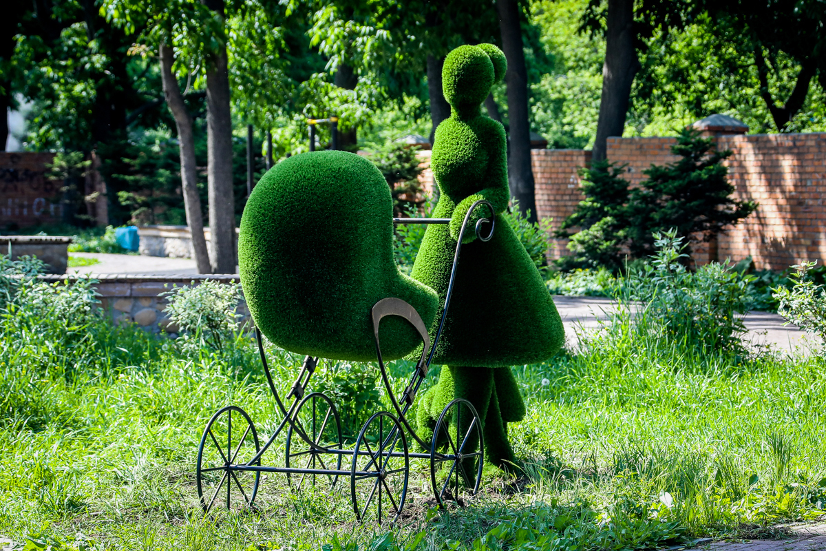 Artificial turf figures, topiary, art objects